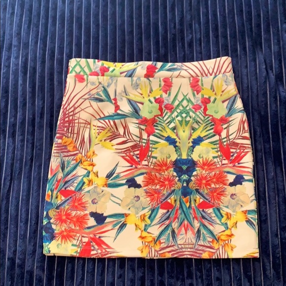 Supré Floral Miniskirt - Picture 1 of 4